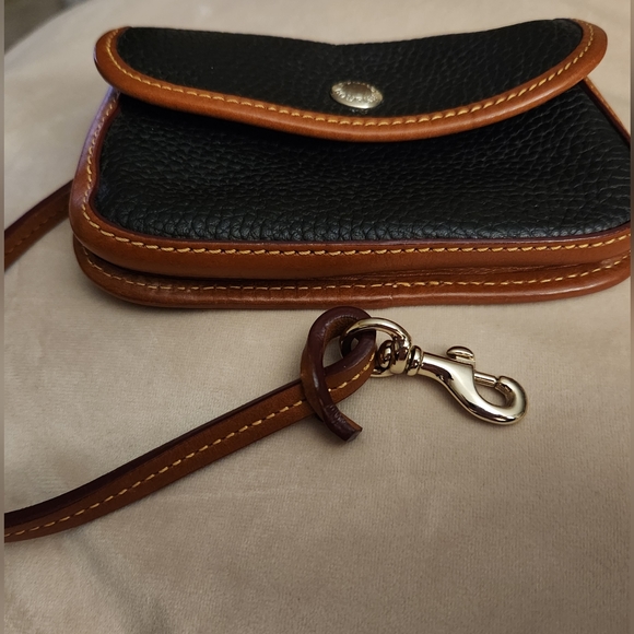 Dooney & Bourke Wristlet/Coin Purse Pebbled Black Leather w/ Brown Leather Trim - Picture 3 of 6